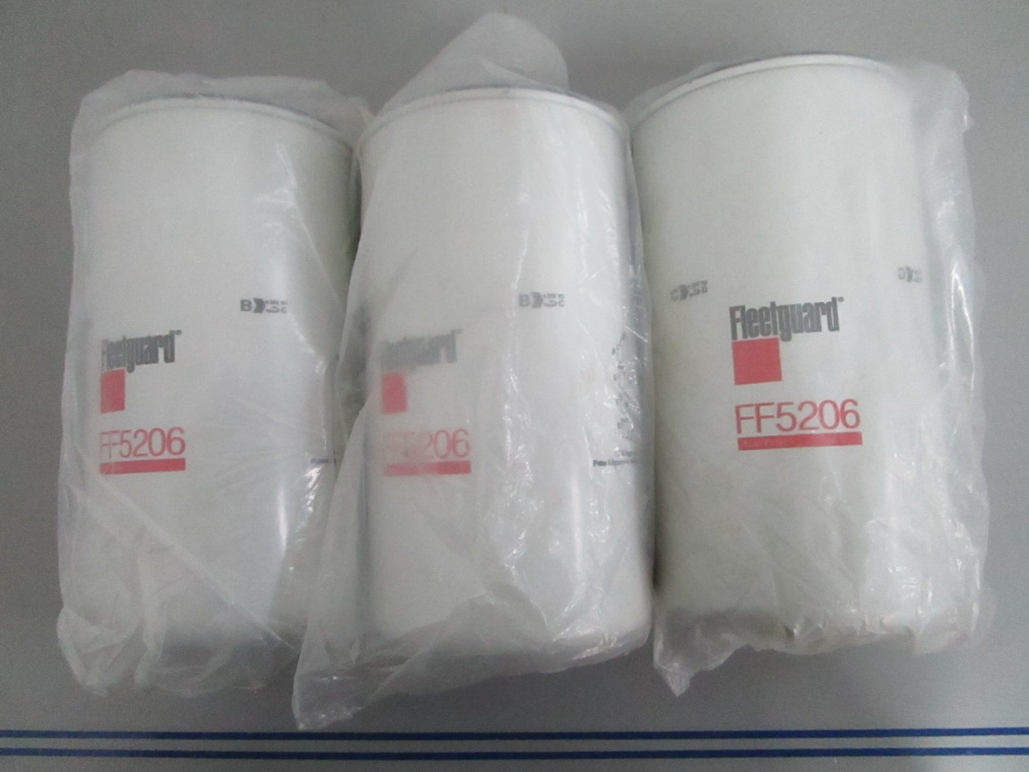 *NEW OEM* (LOT OF 3) 0820 Fleetguard Fuel Filter FF5206