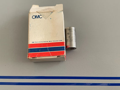 *NEW OEM* 0810 OMC Johnson Evinrude Sleeve 329679 0329679