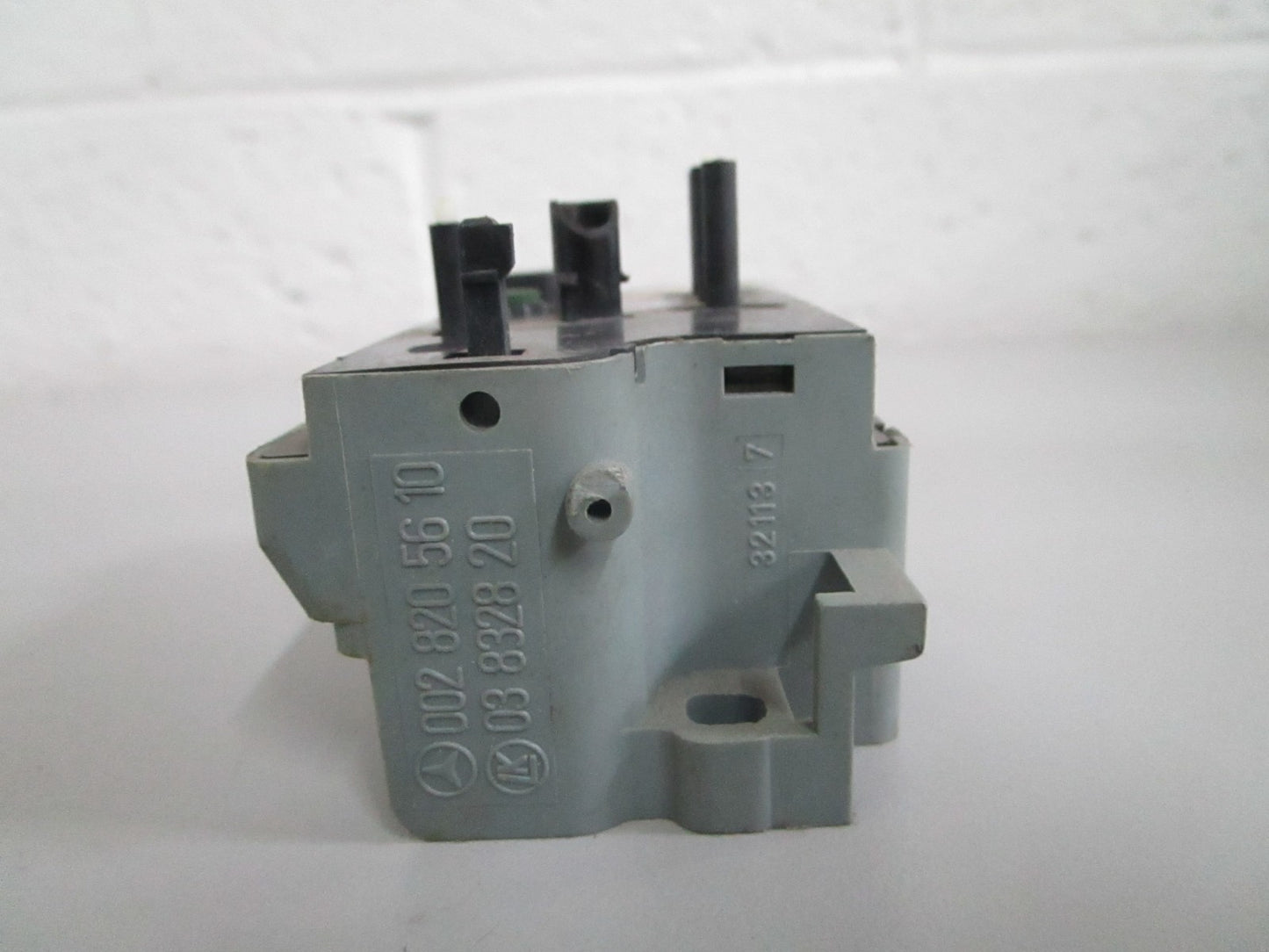 NEW OEM 0038202810 Mercedes-Benz Power Seat Control Module 0820