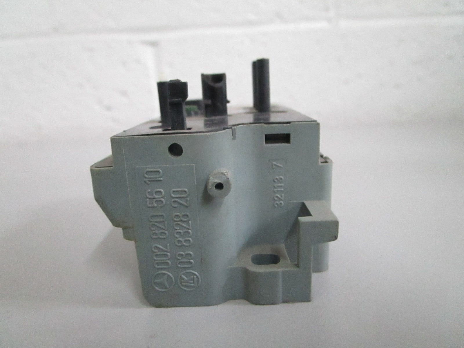 NEW OEM 0038202810 Mercedes-Benz Power Seat Control Module 0820