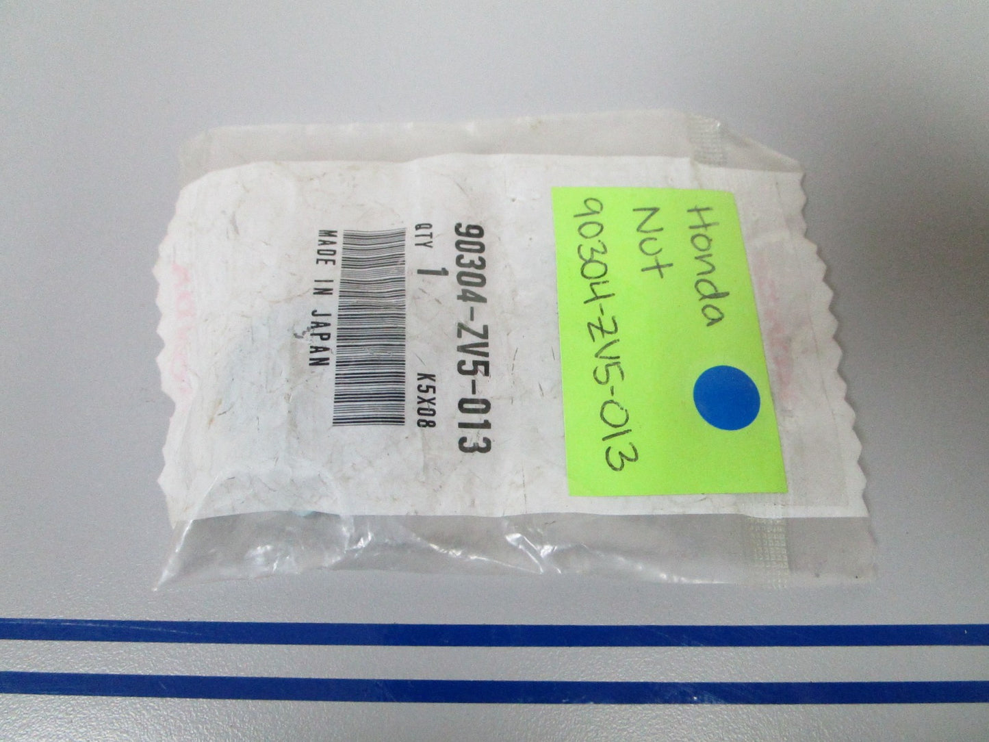 NEW OEM 90304-ZV5-013 Honda Nut 0720