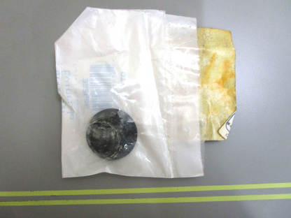 *NEW OEM* 0750 OMC Johnson Evinrude PLUG 332606 0332606