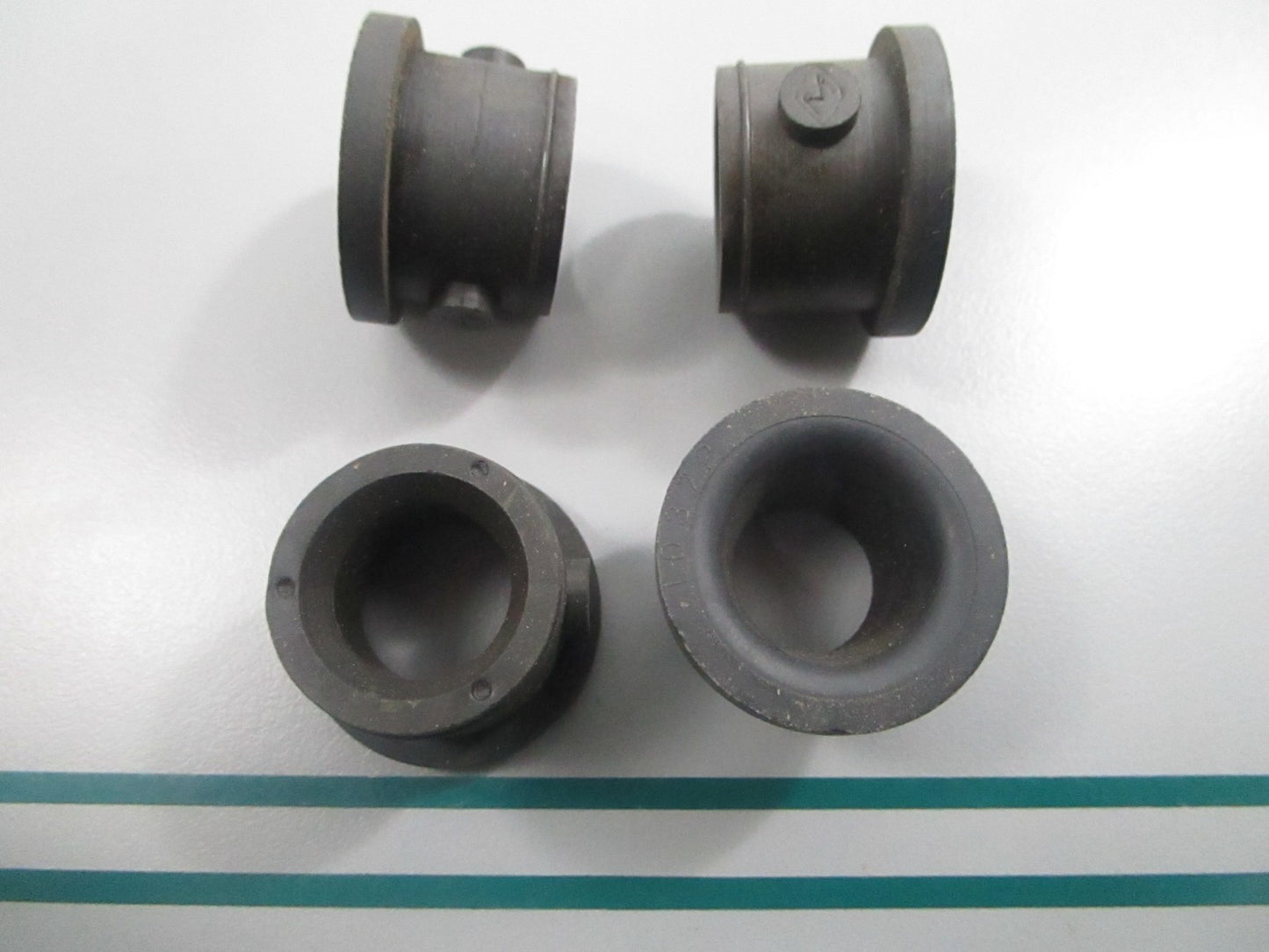 NEW OEM (LOT OF 4) 310372 0310372 OMC Johnson Evinrude Grommet 0810