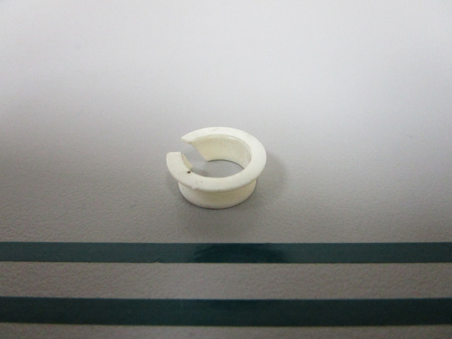 NEW OEM 318194 0318194 OMC Johnson Evinrude Bushing 0810