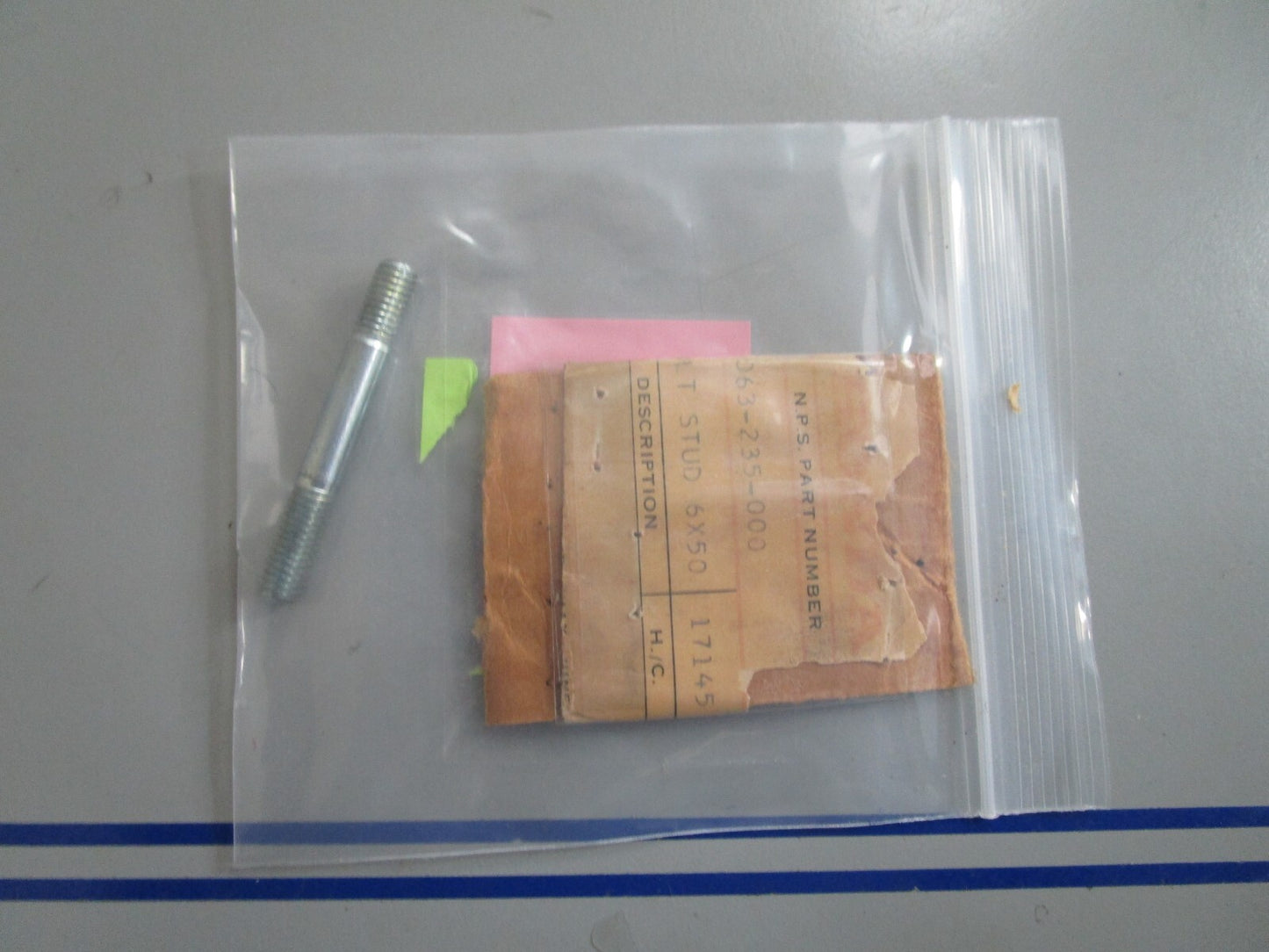 *NEW OEM* 0810 Honda Stud 90063-235-000