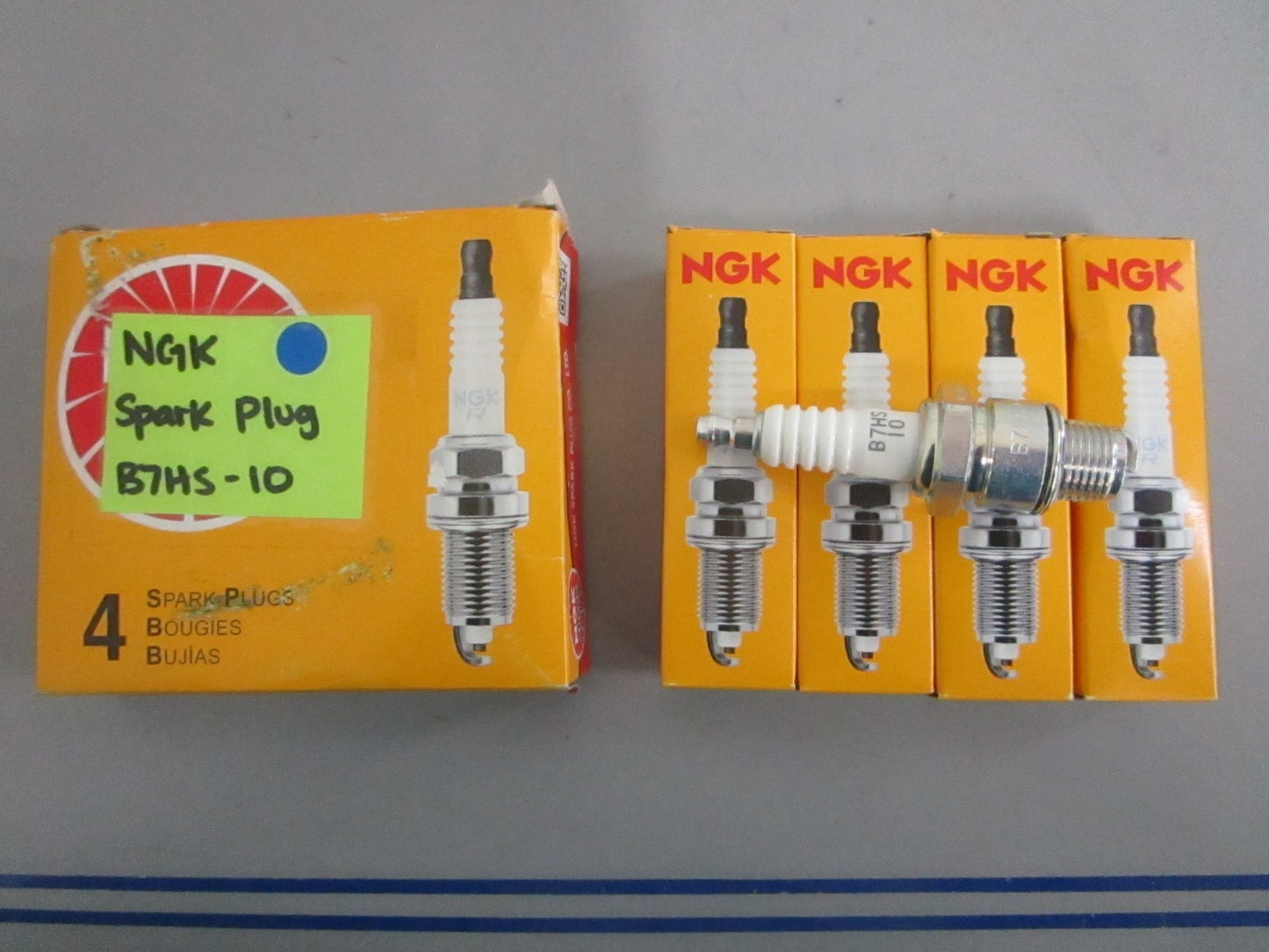 NEW OEM (LOT OF 4) B7HS-10 NGK Spark Plug 0820