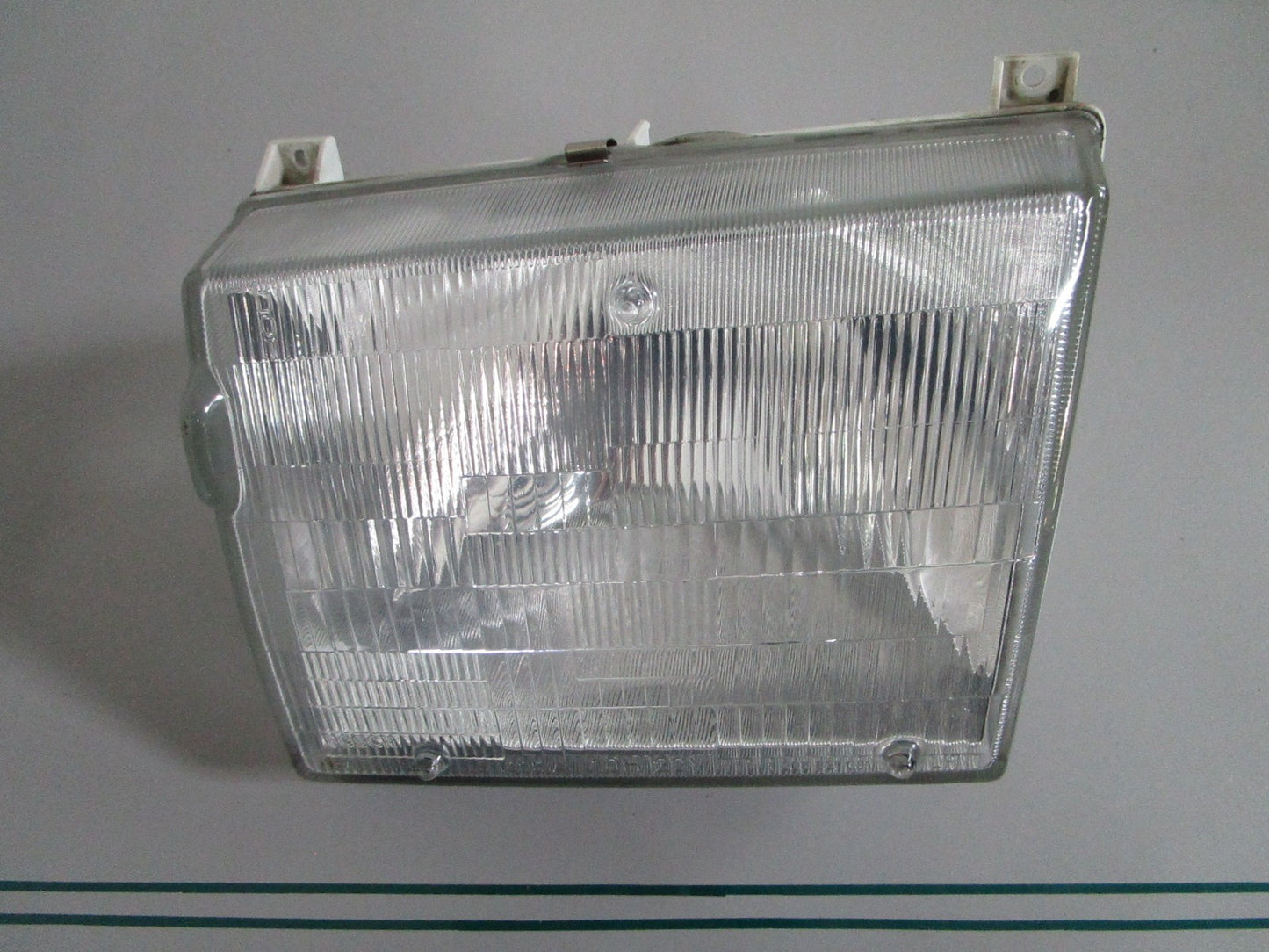 NEW OEM 0038262290 1305320491 Mercedes-Benz Bosch Left Headlight 0820