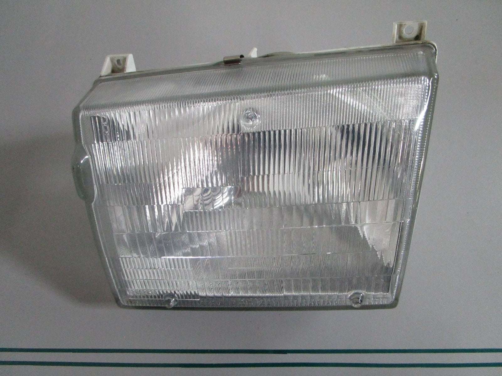 NEW OEM 0038262290 1305320491 Mercedes-Benz Bosch Left Headlight 0820