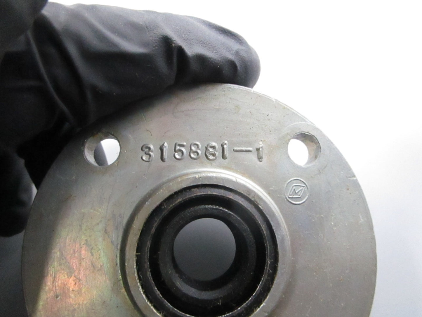 NEW OEM 384160 0384160 OMC Johnson Evinrude Bearing Housing 0810