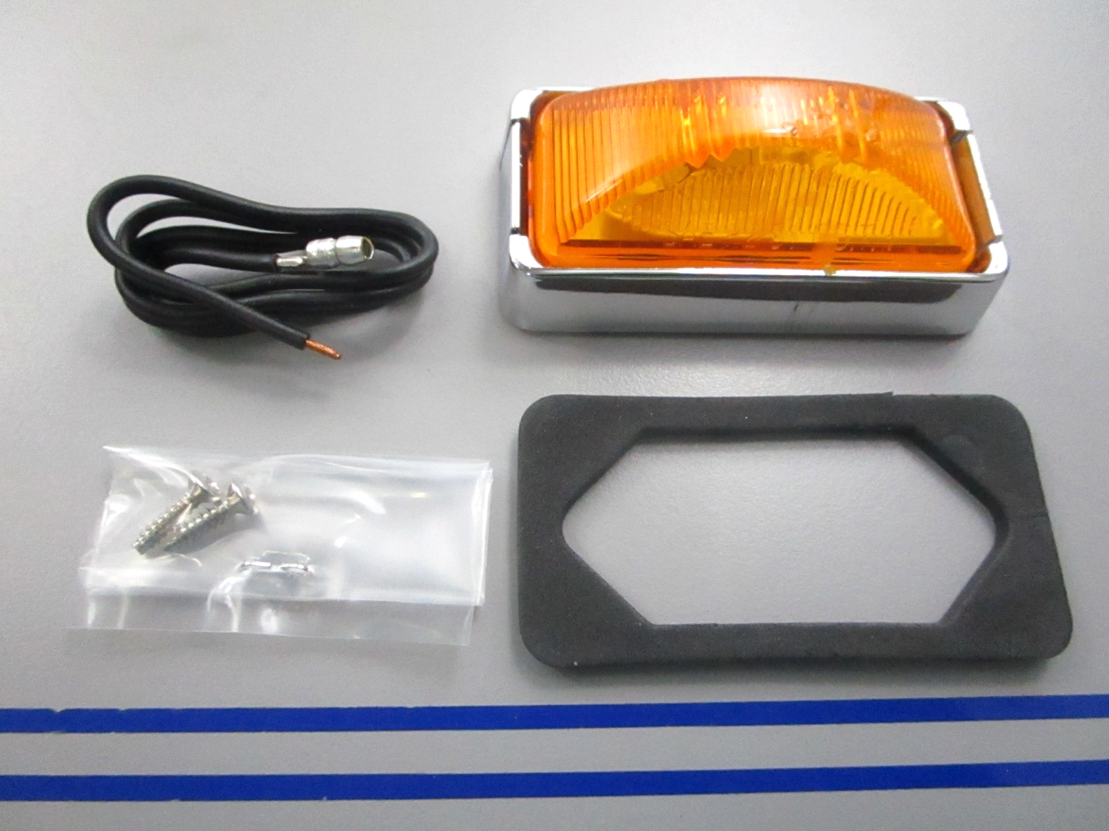 NEW 50-52541 Seachoice Sealed Marker Light 0810
