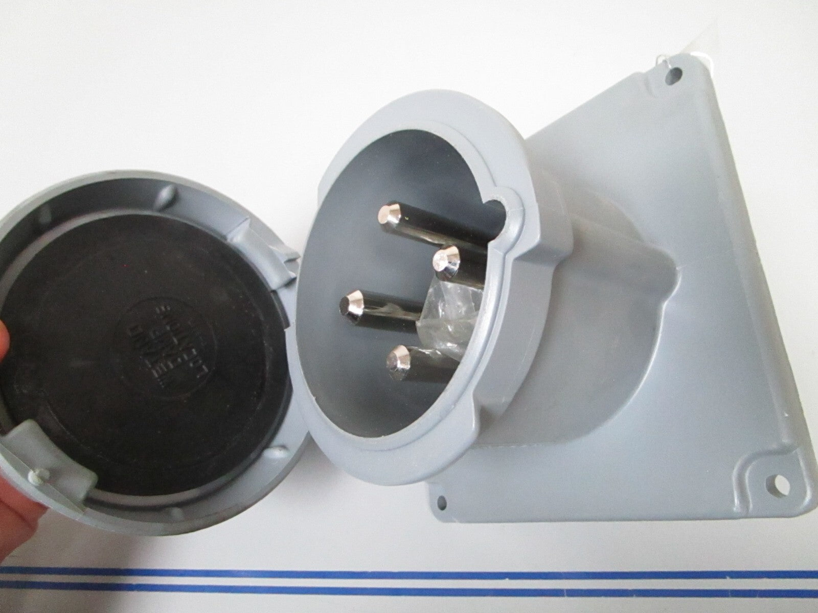 *NEW* 0720 Hubbell 125/250 VAC 100amp 4 Pin Inlet Receptacle M4100B12R
