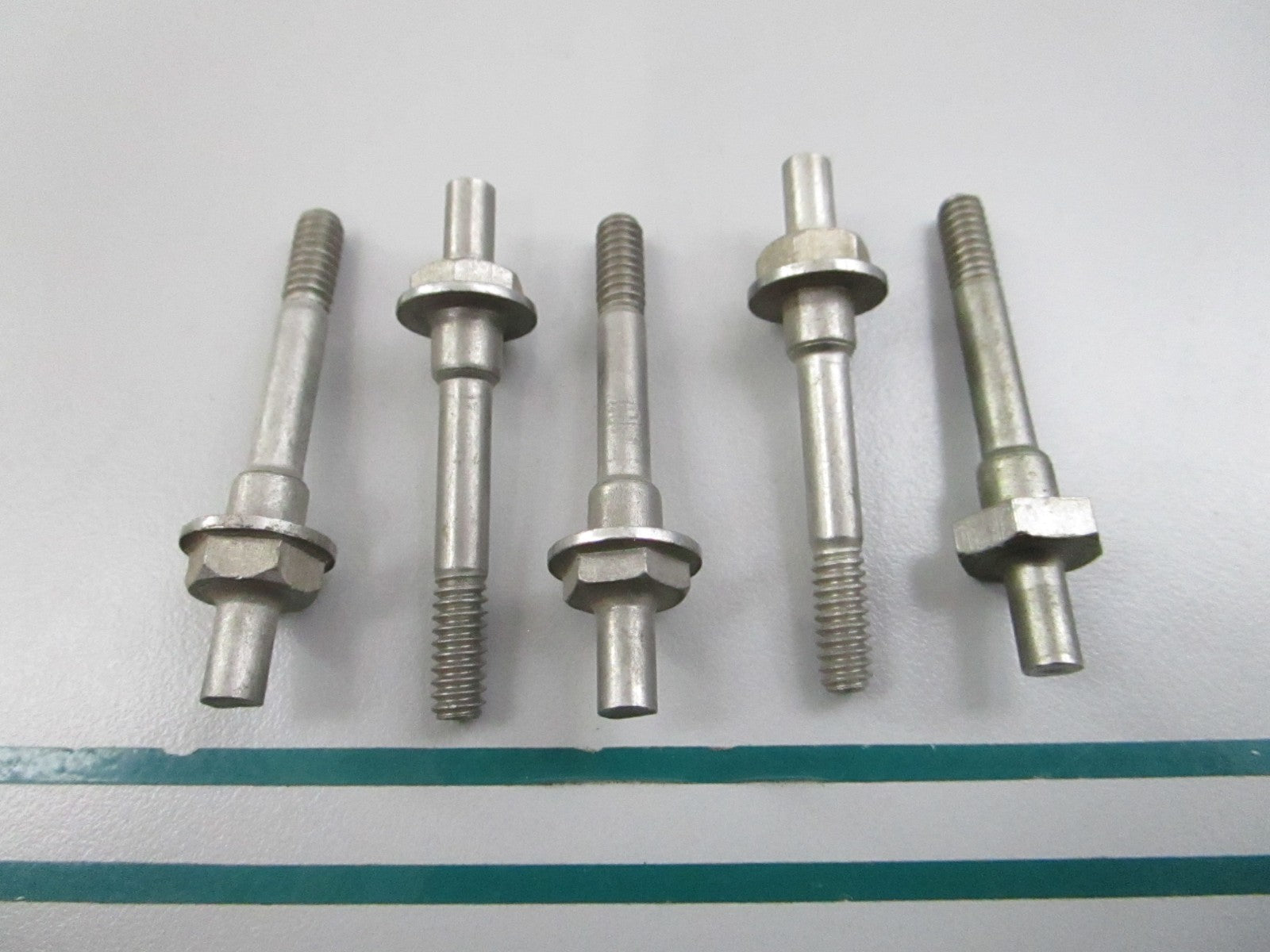 NEW OEM (LOT OF 5) 310052 0310052 OMC Johnson Evinrude Screw 0810
