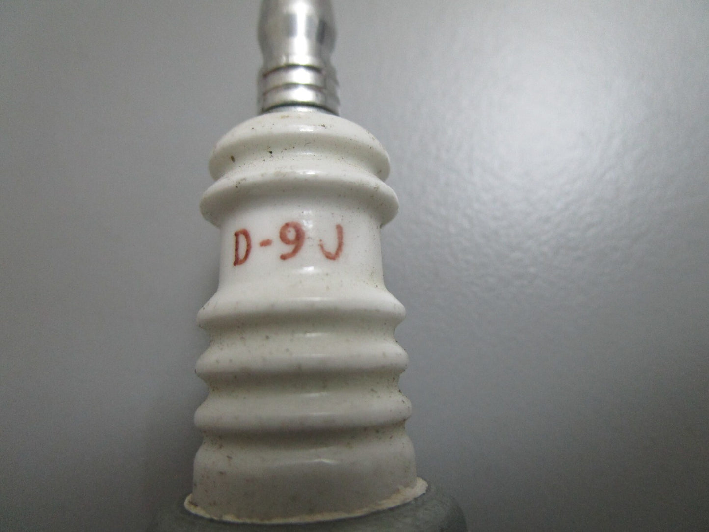 *NEW*  0810 Champion Spark Plug D-9J