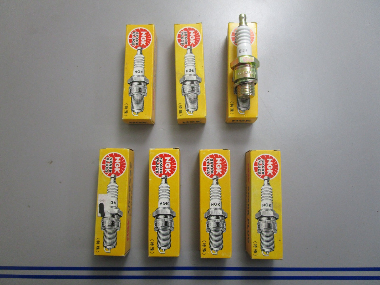 *NEW* (LOT OF 7) 0810 NGK Spark Plug BUH