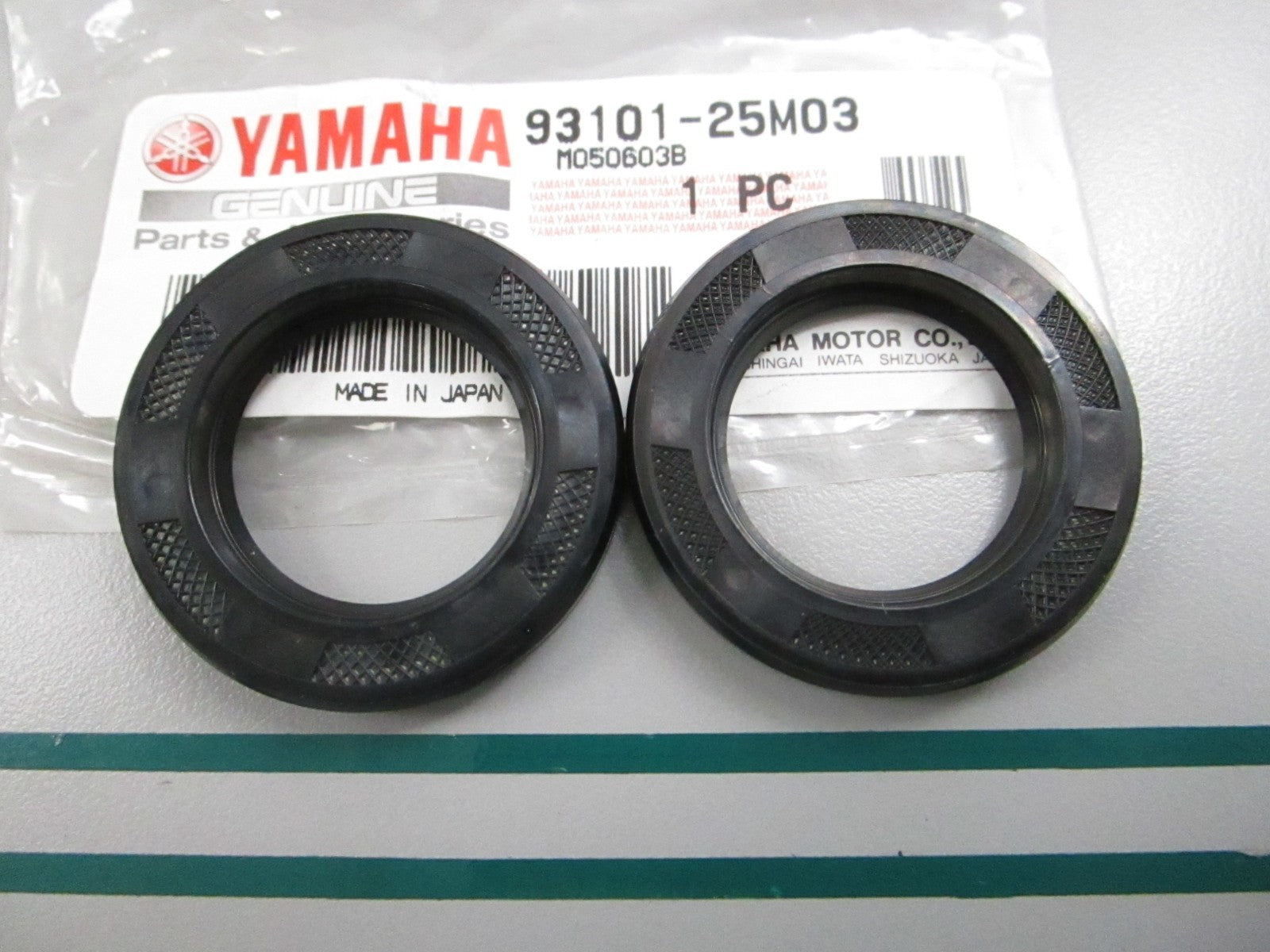 NEW OEM (LOT OF 2) 93101-25M03-00 Yamaha Oil Seal 0810