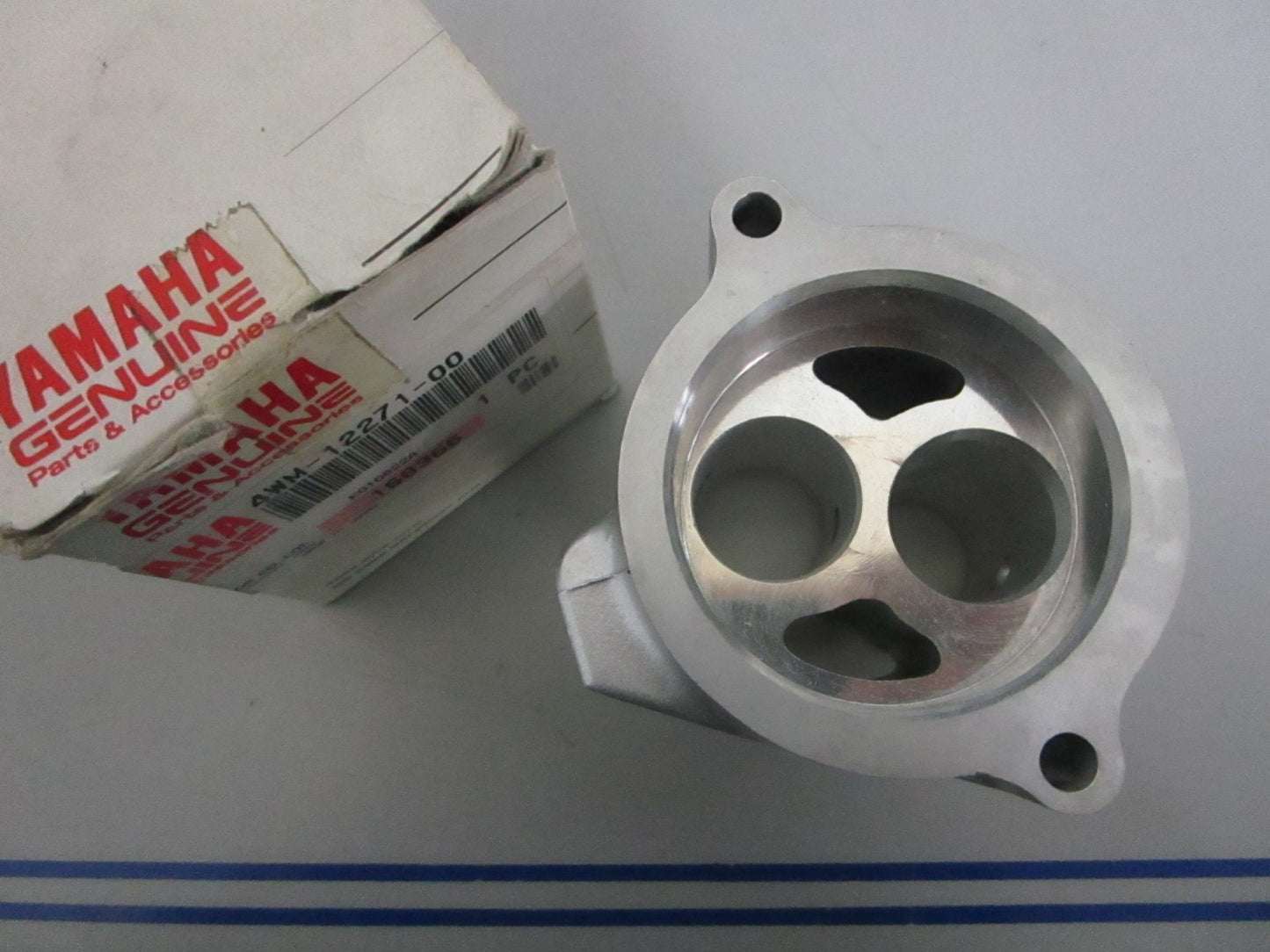 NEW OEM 4WM-122271-00-00 Yamaha Housing 0820