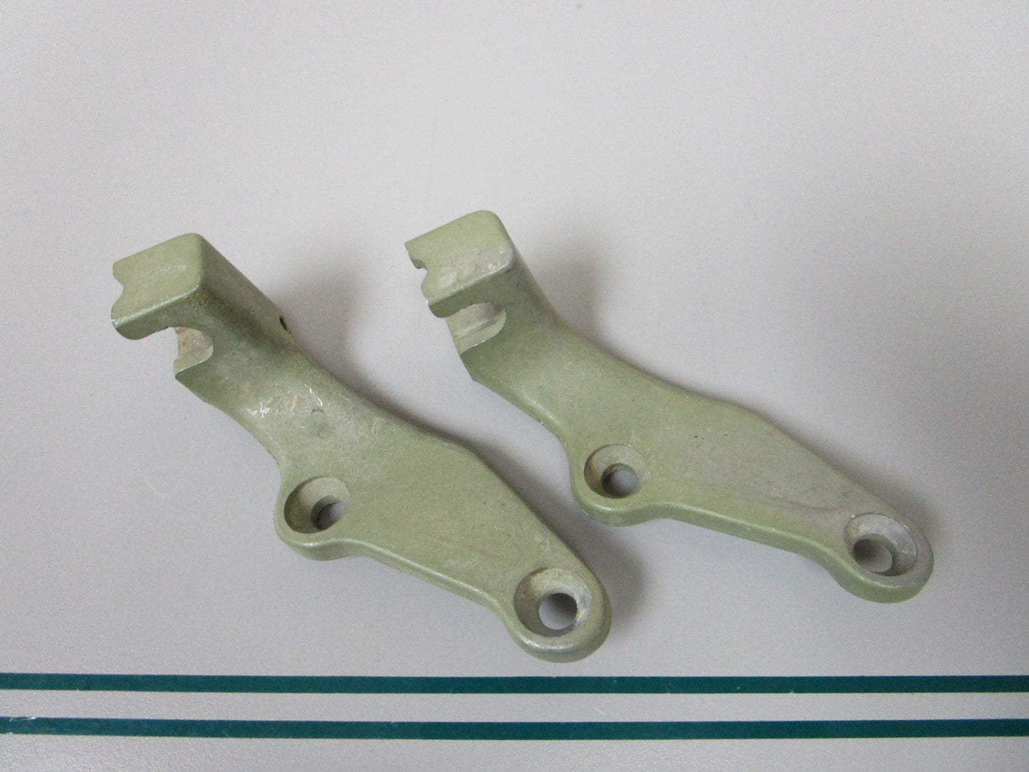 NEW OEM (LOT OF 2) 321637 0321637 OMC Johnson Evinrude Shift Bracket 0810