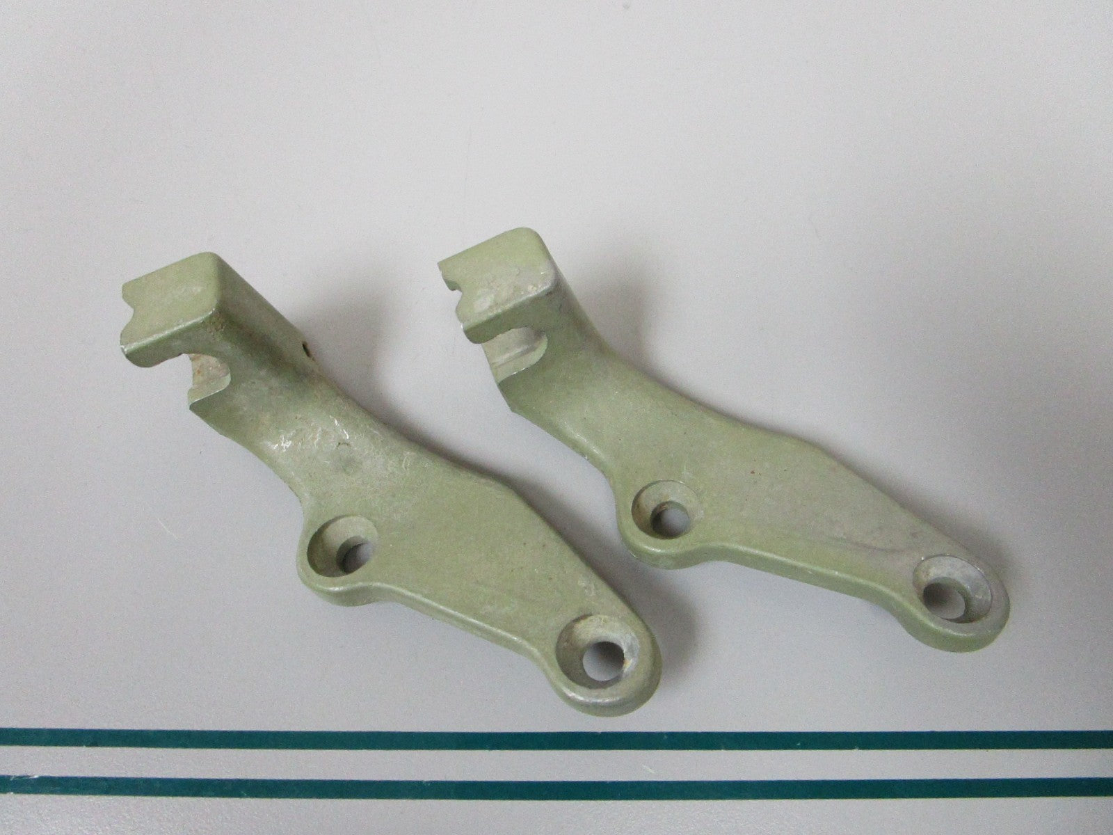 NEW OEM (LOT OF 2) 321637 0321637 OMC Johnson Evinrude Shift Bracket 0810