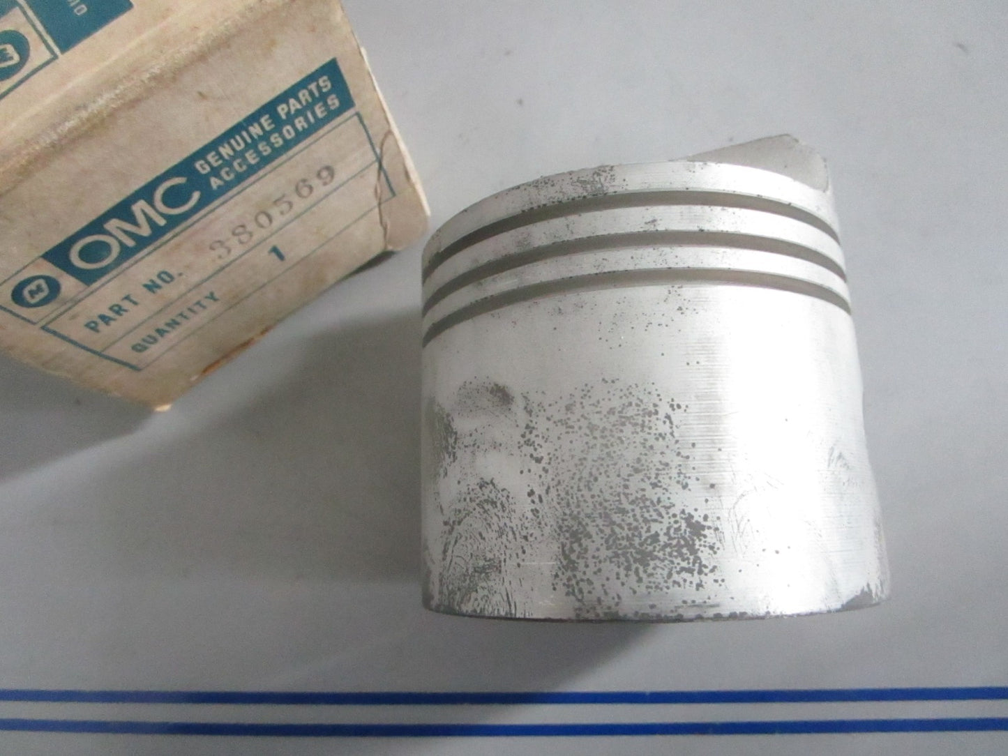 NEW OEM 380569 0380569 OMC Johnson Evinrude Piston 0820