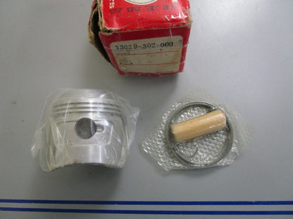 *NEW OEM* 0820 Honda Piston Kit 13029-302-000