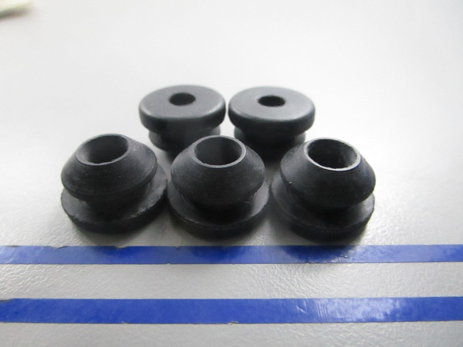 NEW OEM (LOT OF 5) 90480-10M13-00 Yamaha Grommet 0810