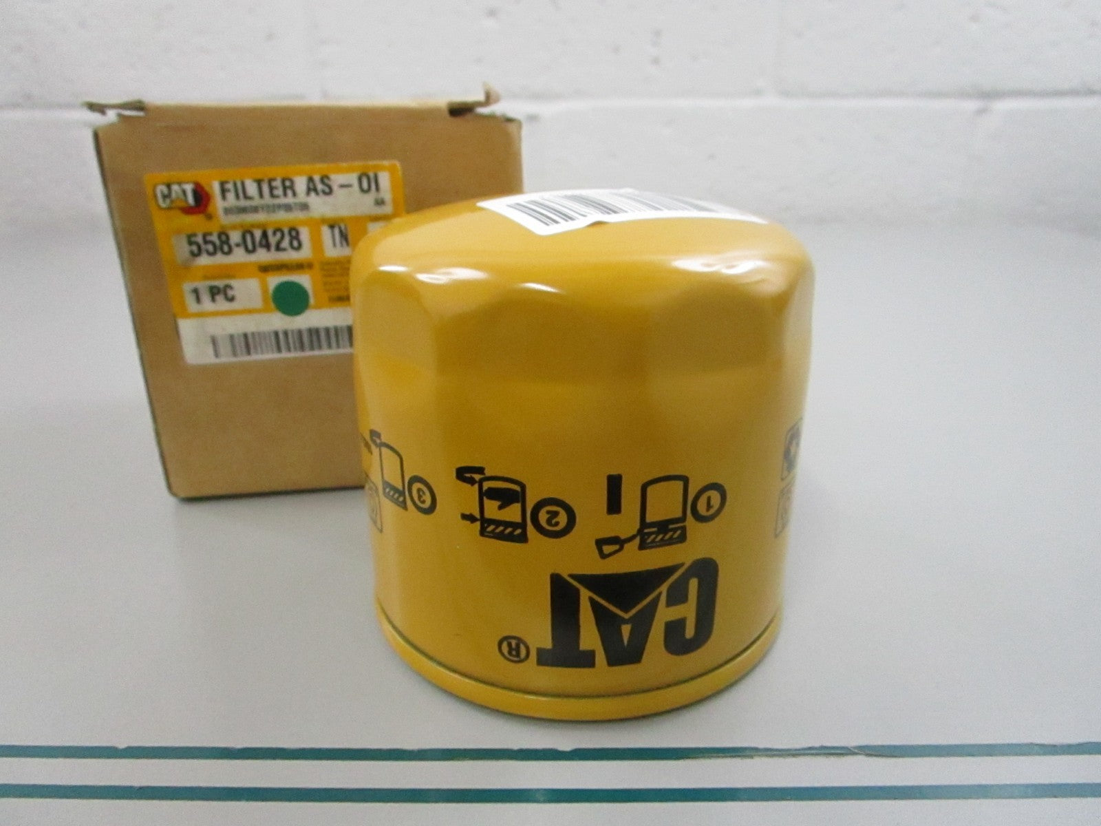 CAT Caterpillar NEW OEM Primary Engine Oil Filter 558-0428 C3.4B 0810