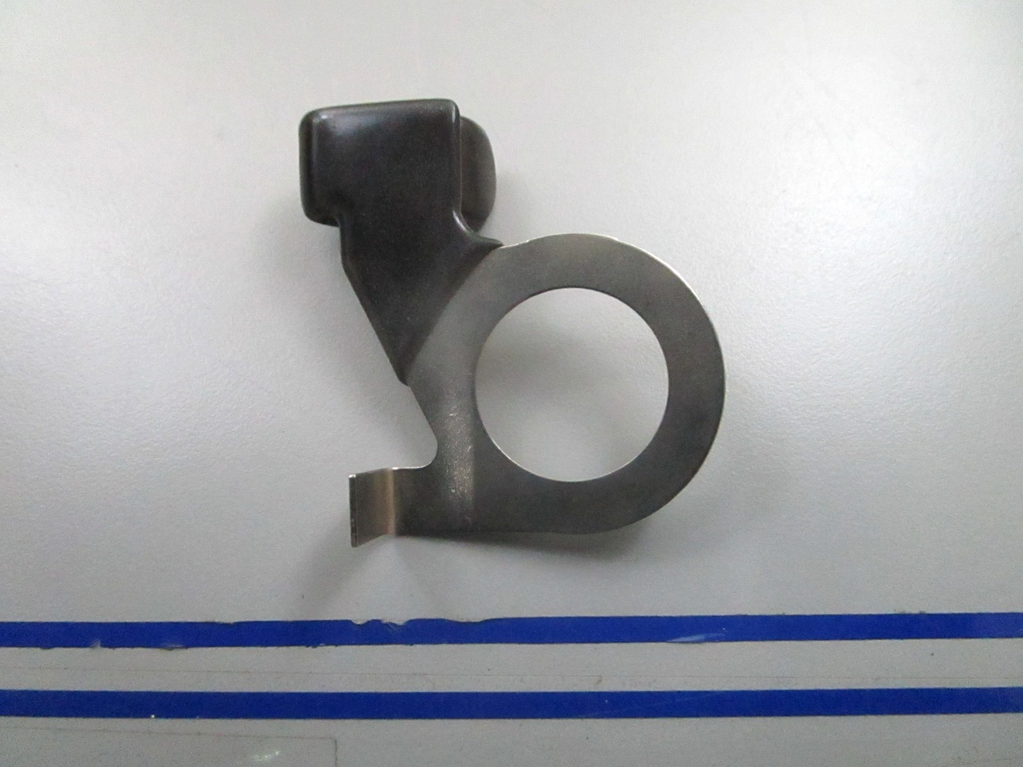 *NEW OEM* 0810 OMC Johnson Evinrude Cable Clamp 352102 0352105