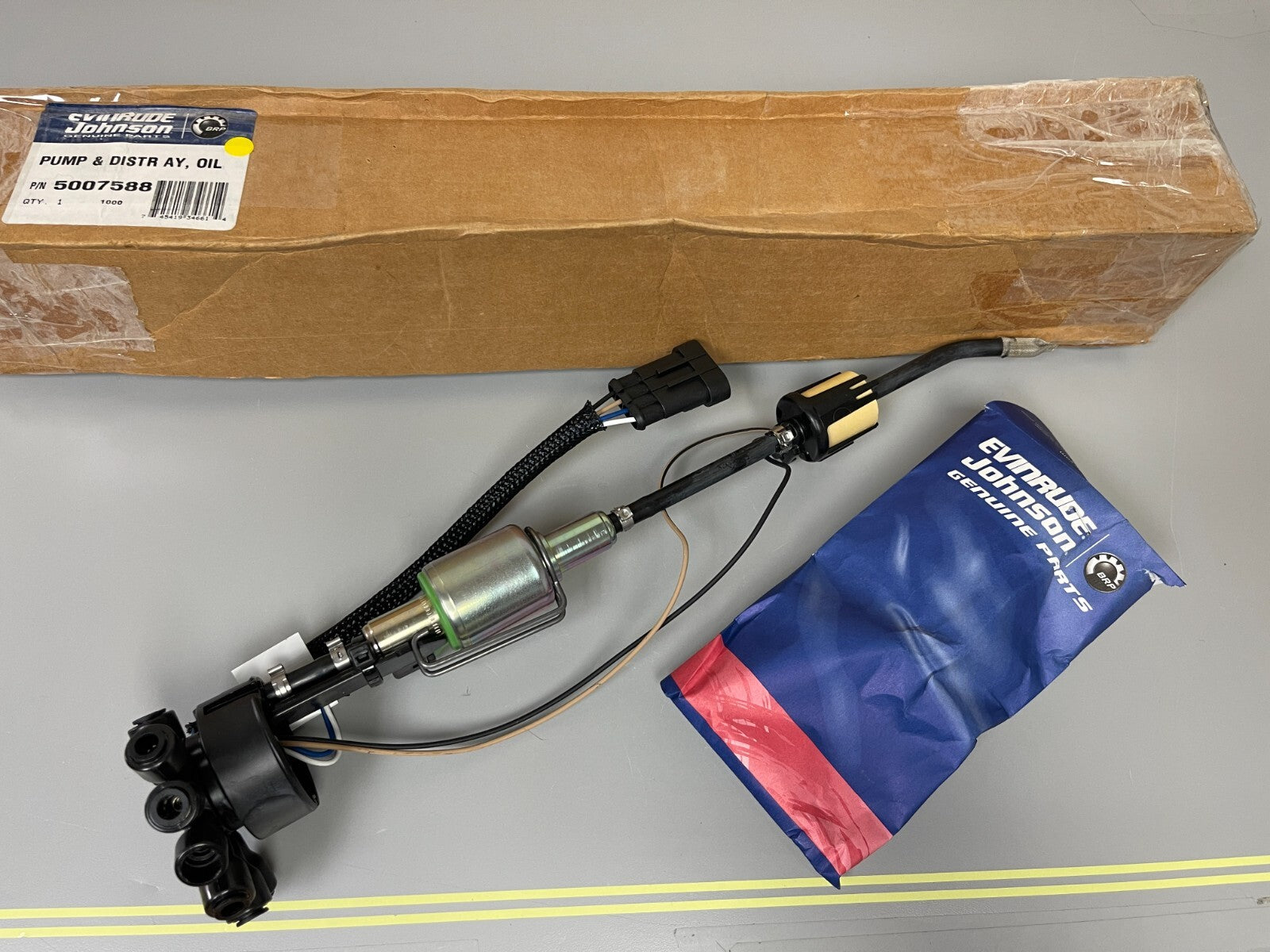 *NEW OEM* 0720 OMC Johnson Evinrude Oil Pump & Distributor Assembly 5007588
