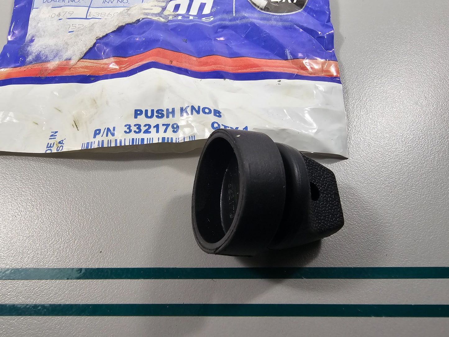 NEW OEM 332179 0332179 OMC Johnson Evinrude Push Knob  0810