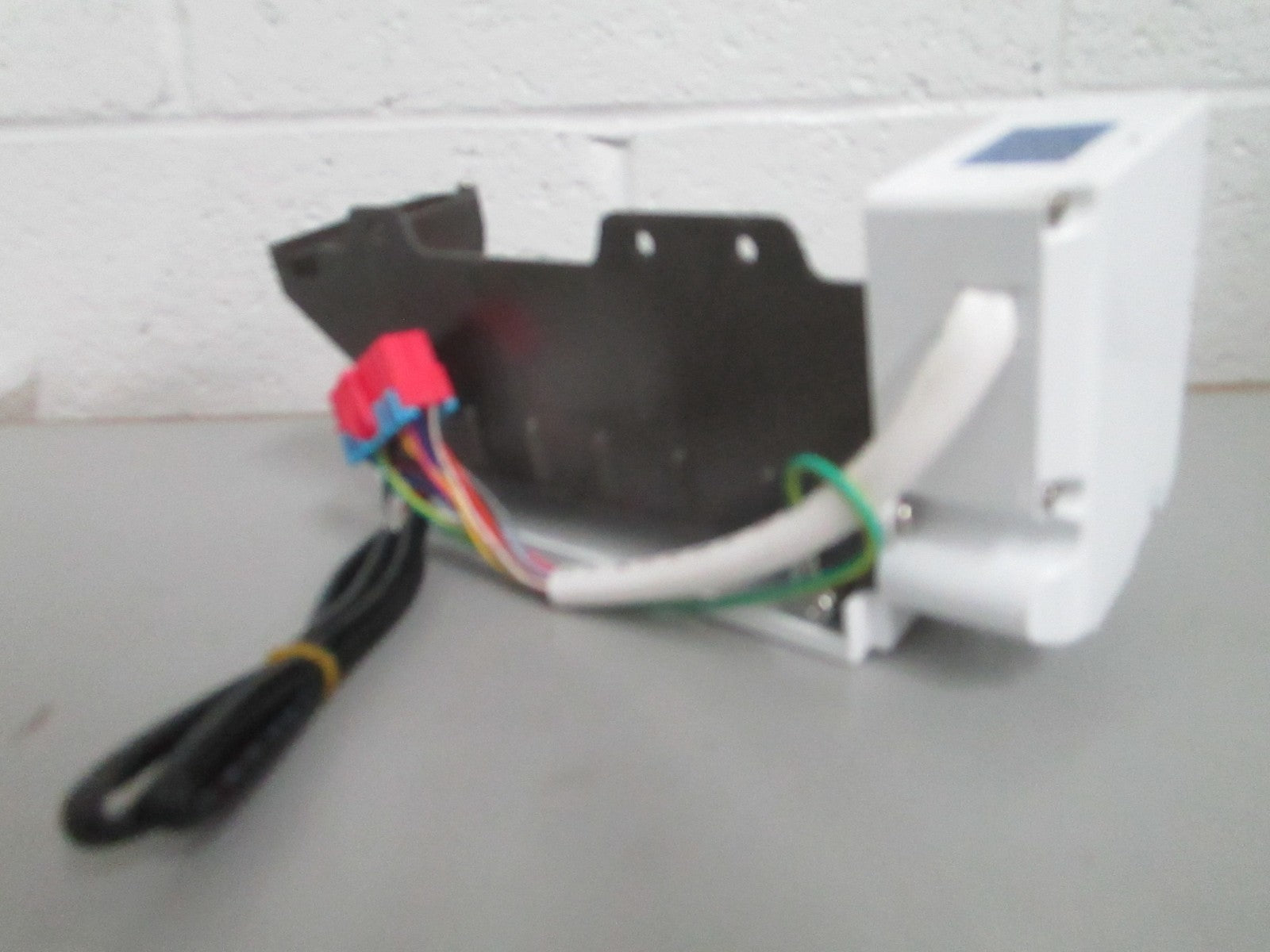 *NEW OEM* 0820 LG Ice Maker Assy AEQ73209906