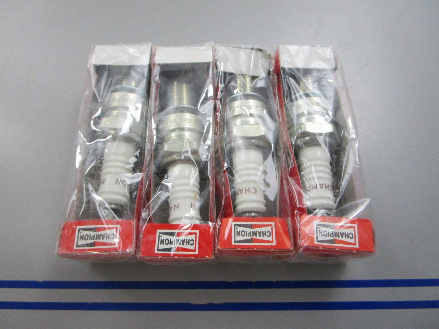 NEW (LOT OF 4) N4C Champion Spark Plug 0810