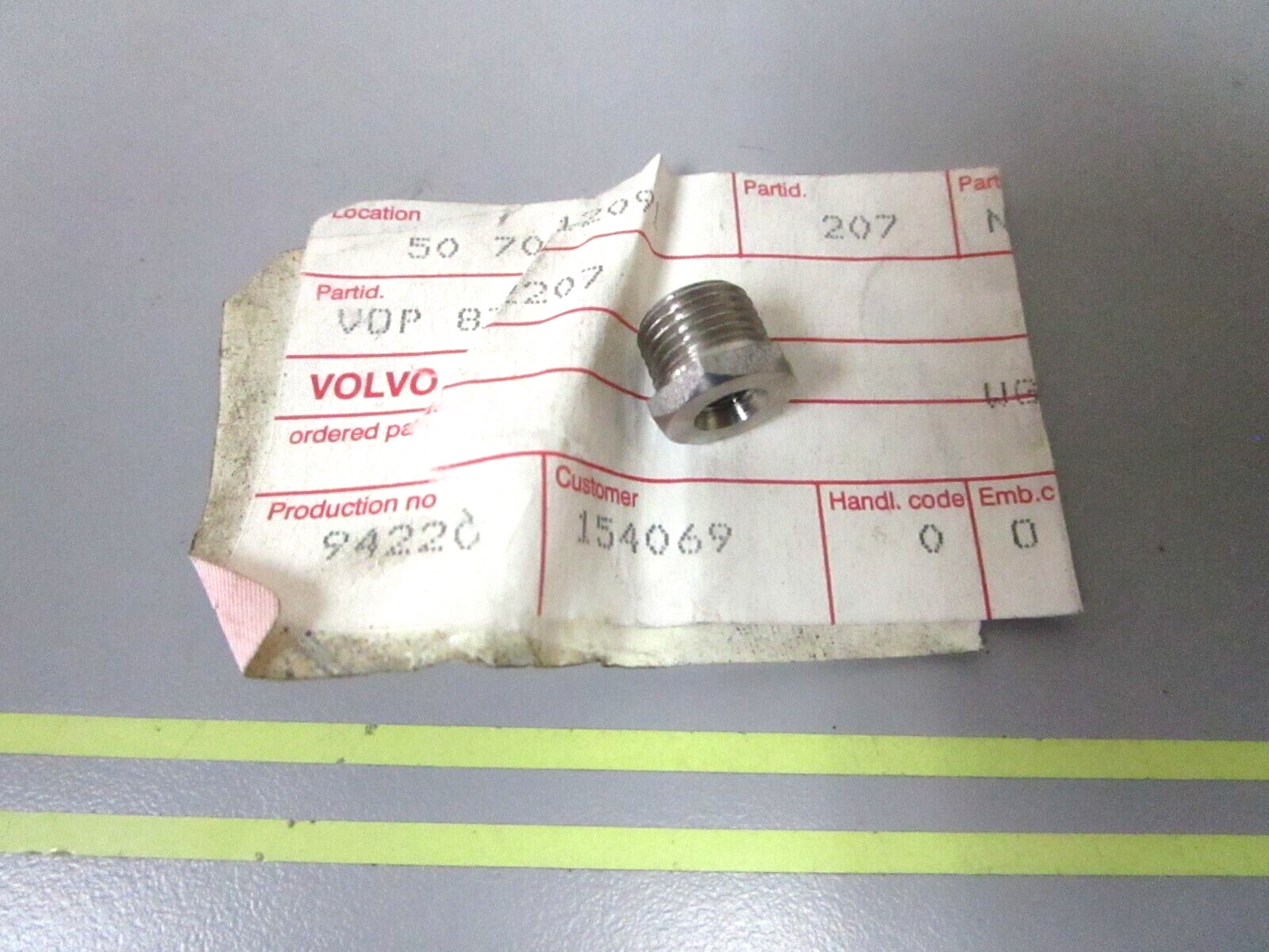 *NEW OEM* 0720 OMC Johnson Evinrude Volvo Nipple 872207