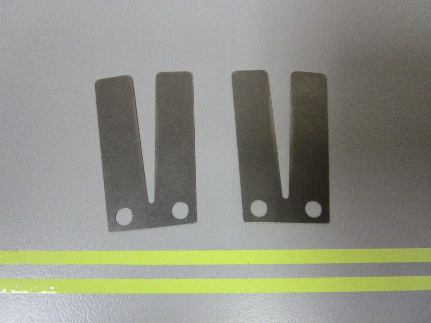 *NEW OEM* (LOT OF 2) 0750 OMC Johnson  LEAF PLATE 325267 0325267