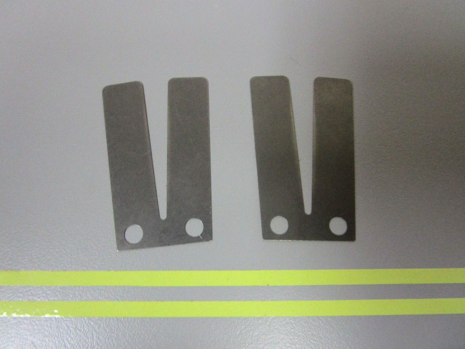 *NEW OEM* (LOT OF 2) 0750 OMC Johnson  LEAF PLATE 325267 0325267