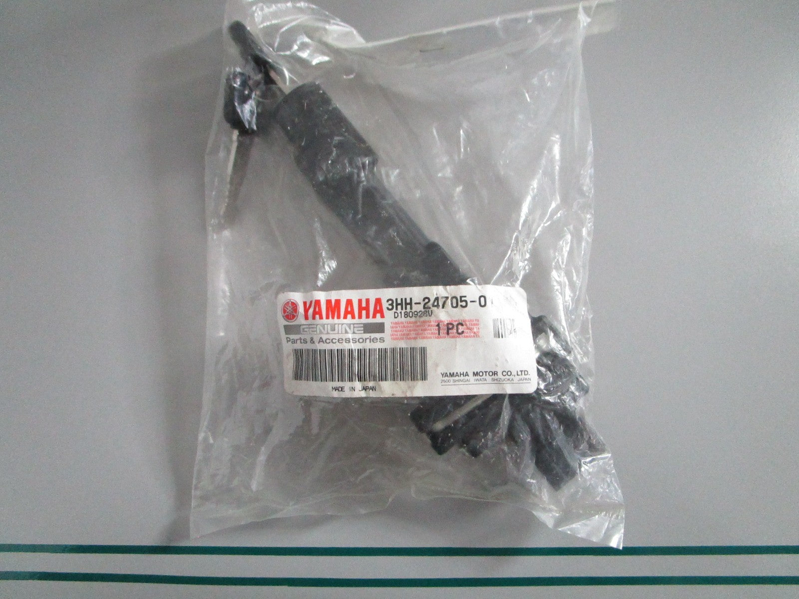 NEW OEM 3HH-24705-01-00 Yamaha Seat Lock & Key Assy 0820