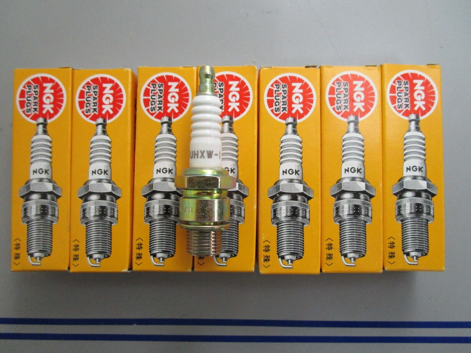*NEW* (LOT OF 7) 0820 NGK Spark Plug BUHXW-1