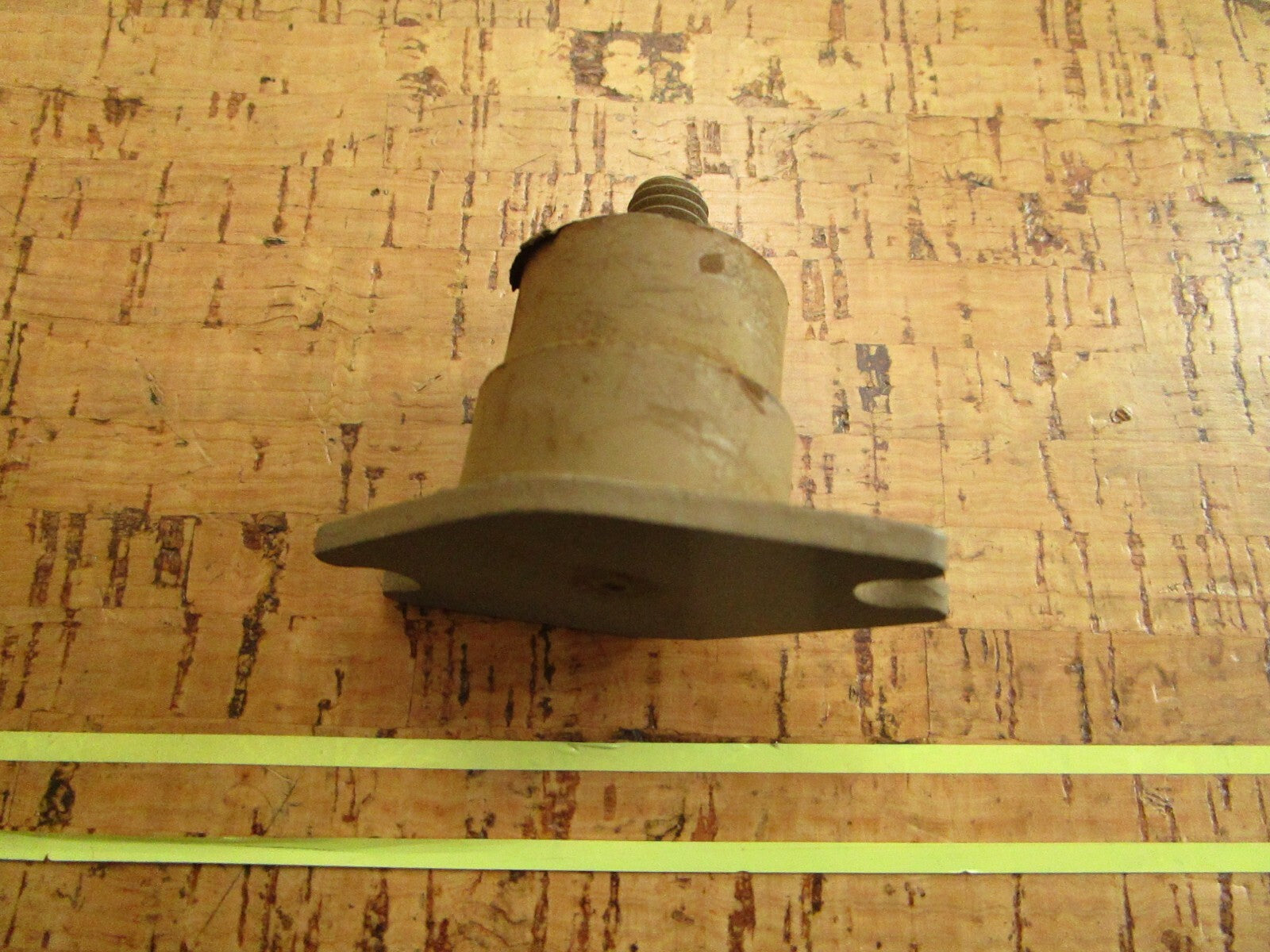 *NEW OEM* 0810 OMC Johnson Evinrude Rubber Mount 305309 0305309