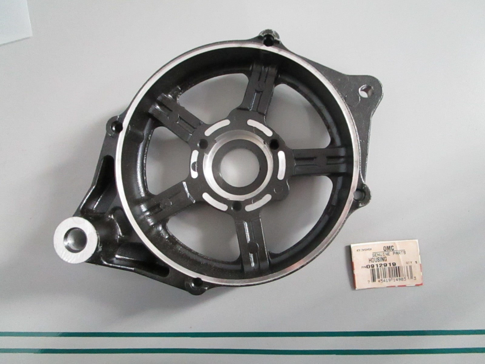 NEW OEM 912919 0912919 OMC Johnson Evinrude Housing 0820
