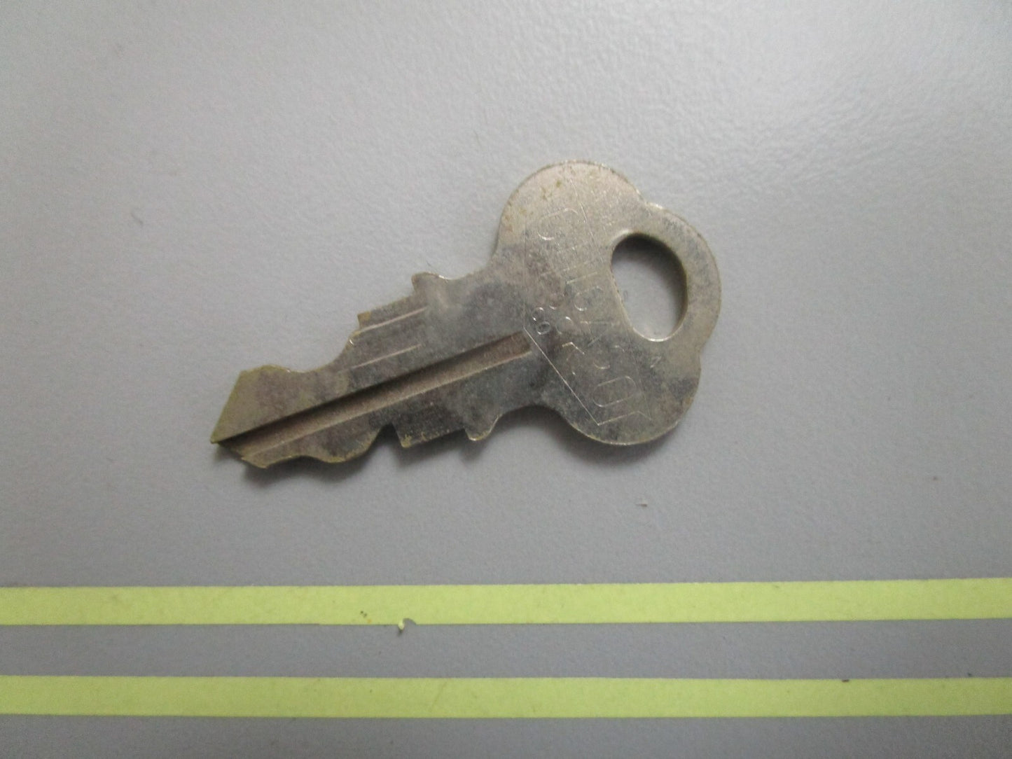 *NEW OEM* 0810 OMC Johnson Evinrude Ignition Key KF71 501586 0501586