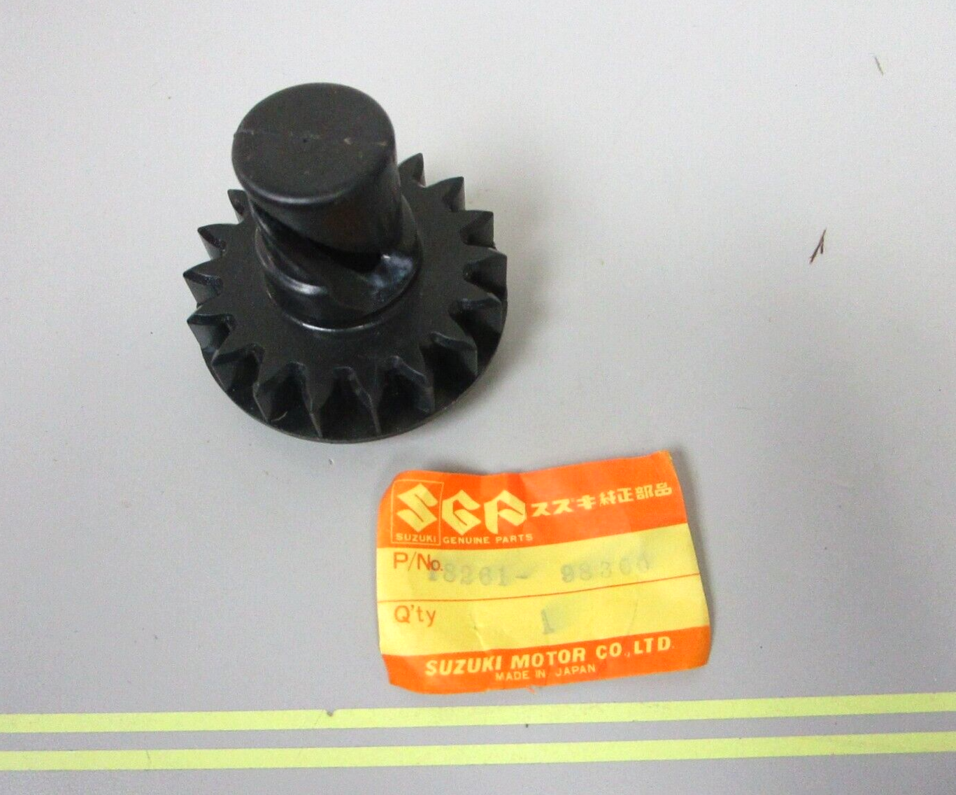 *NEW OEM* 0720 Suzuki Starter Pinion 18261-98300