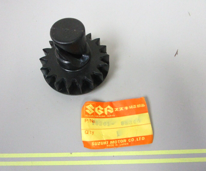 *NEW OEM* 0720 Suzuki Starter Pinion 18261-98300