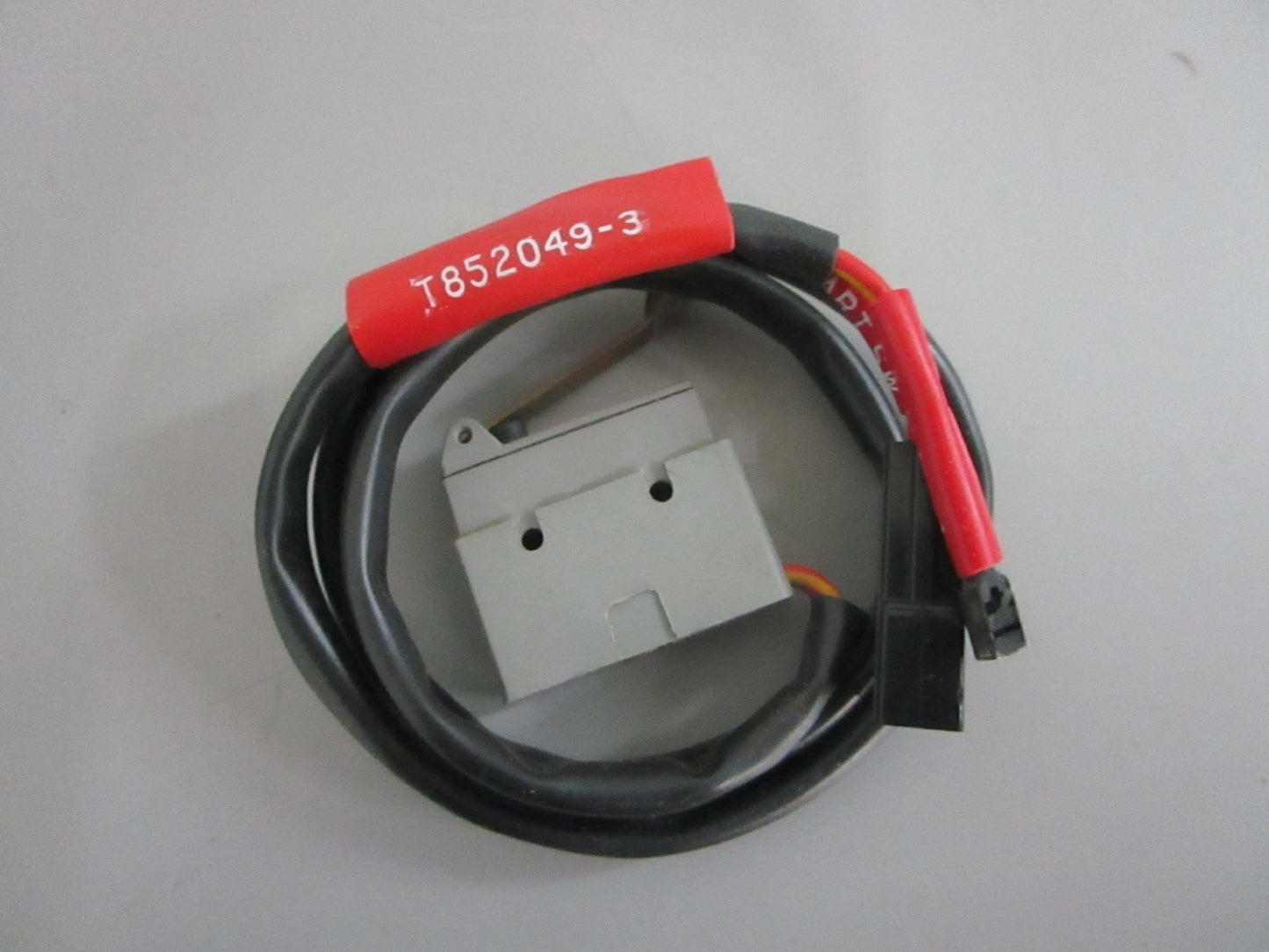*NEW OEM* 0820 Volvo Penta Breaker 852049