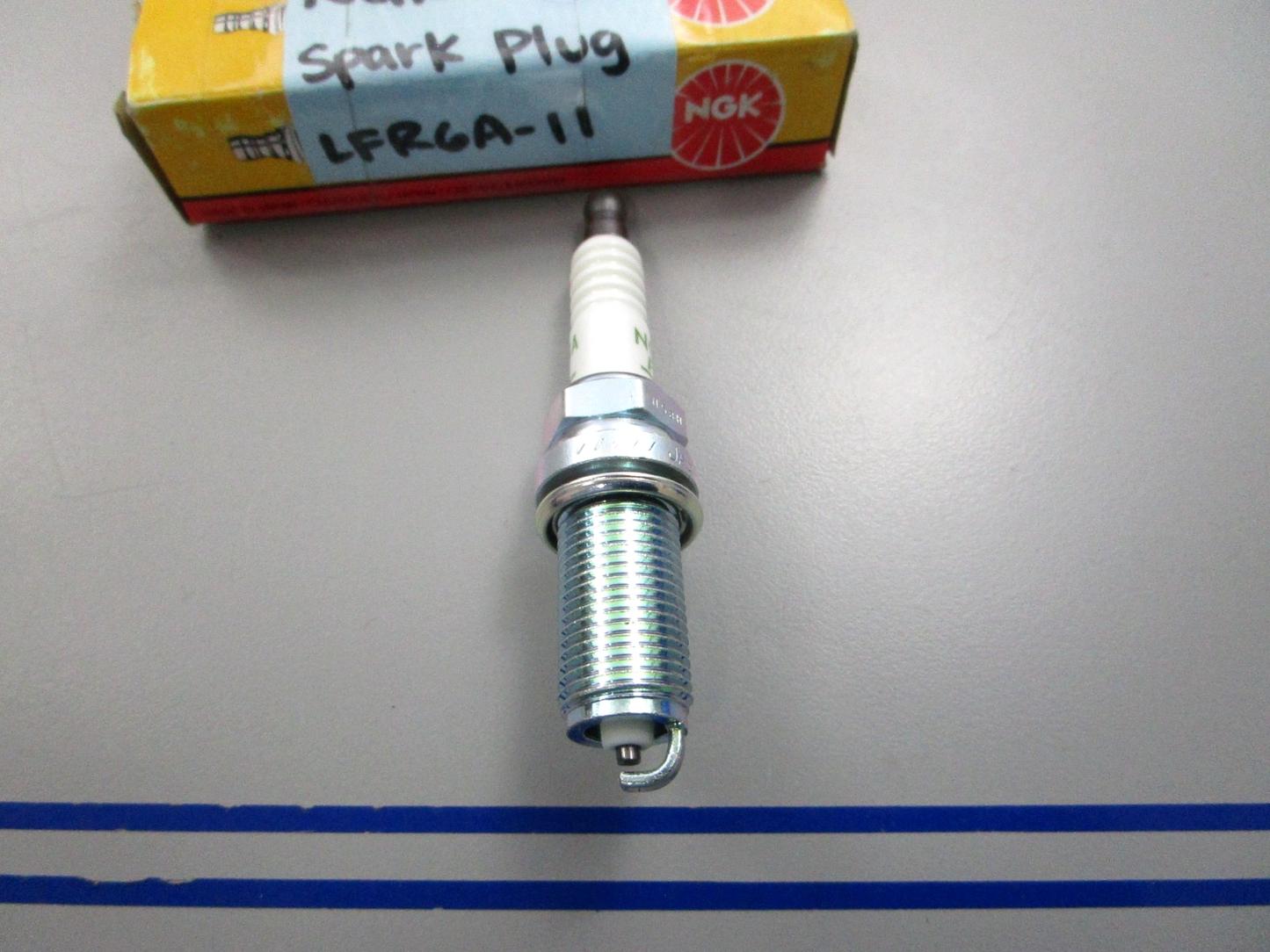 NEW LFRGA-11 NGK Spark Plug 0810
