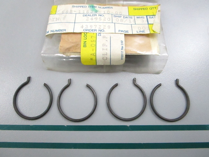 NEW OEM (LOT OF 4) 688-11634-10-00 Yamaha Pin Clips 0810