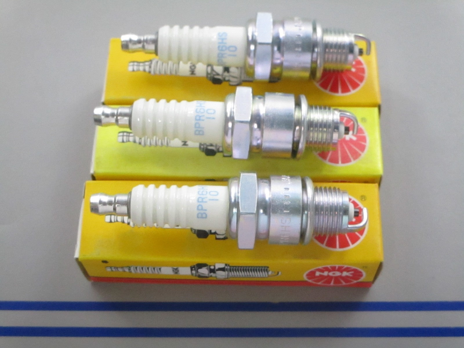 NEW (LOT OF 3) BPR6HS-10 NGK Spark Plug 0810
