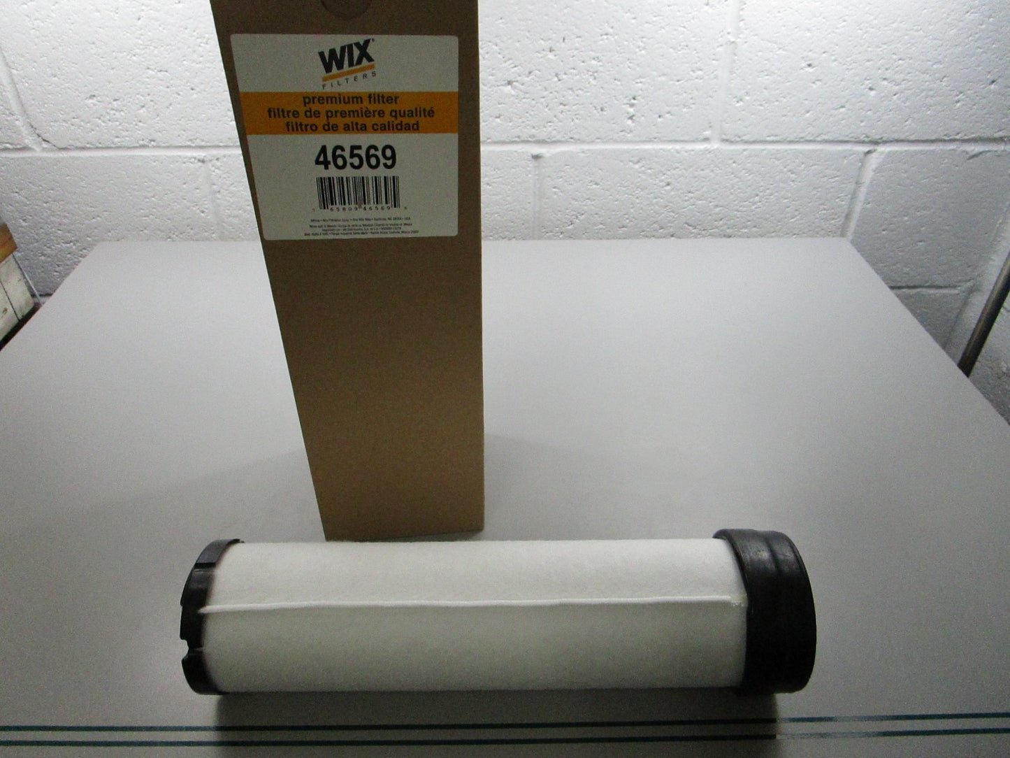 NEW OEM 46569 Wix Air Filter 0820
