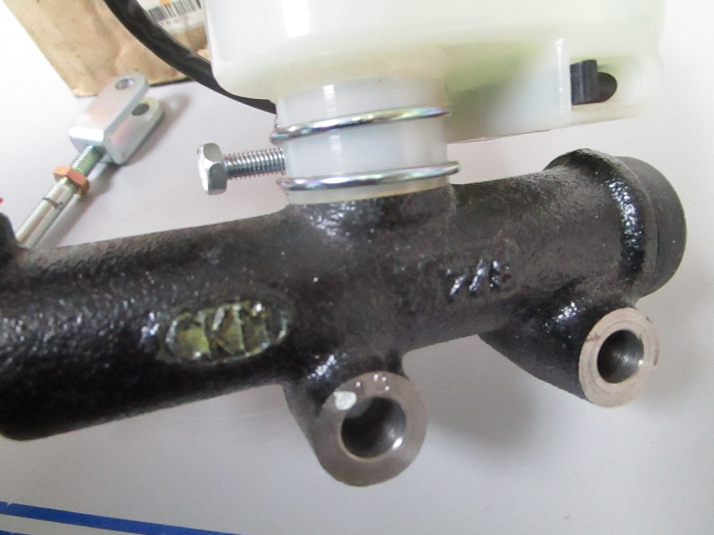 *NEW OEM* 0720 Mitsubishi Caterpillar Forklift Master Cylinder 91484-37100