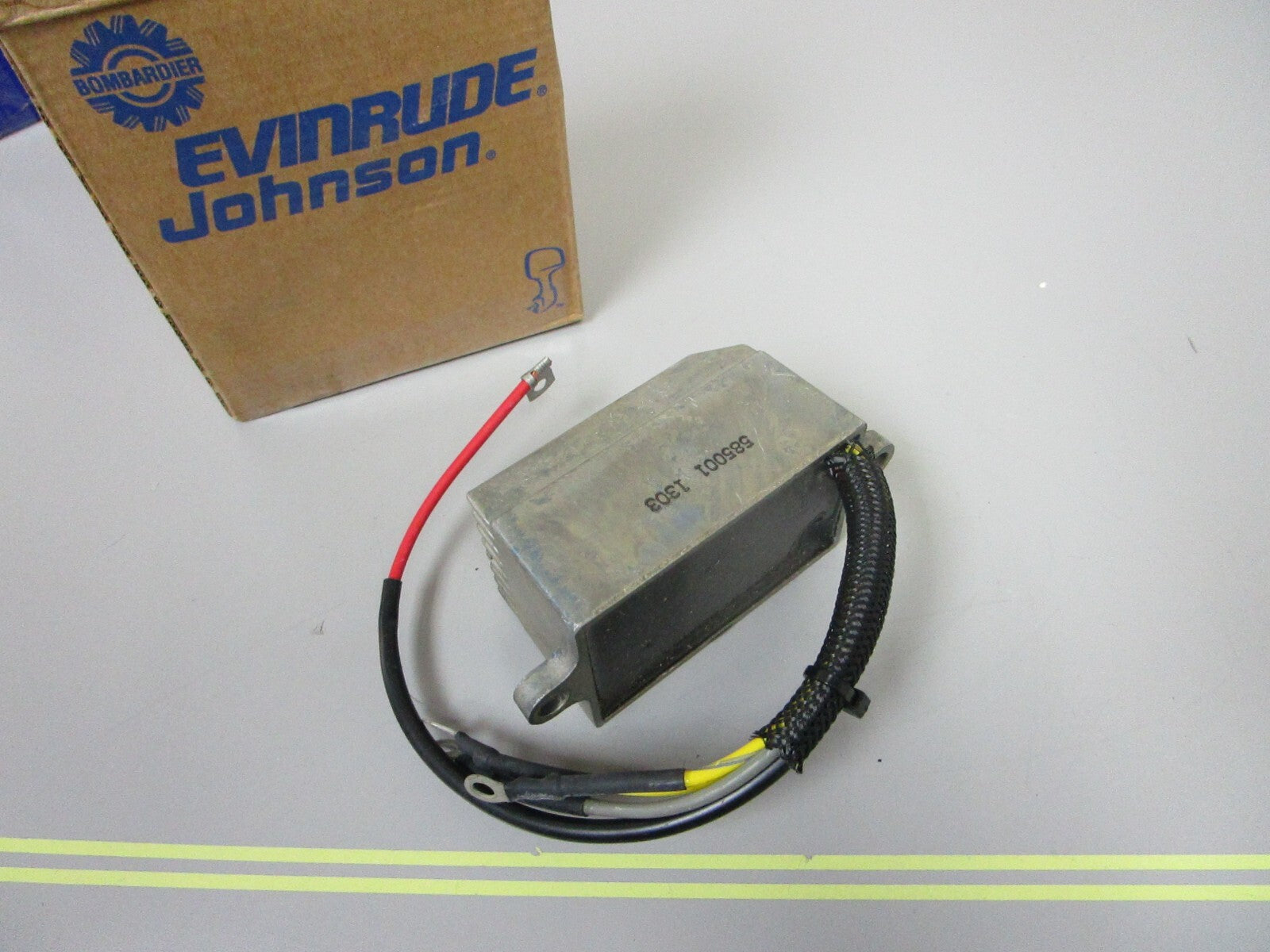 *NEW OEM* 0720 OMC Johnson Evinrude 4/12A Rectifier Regulator Assembly 585001