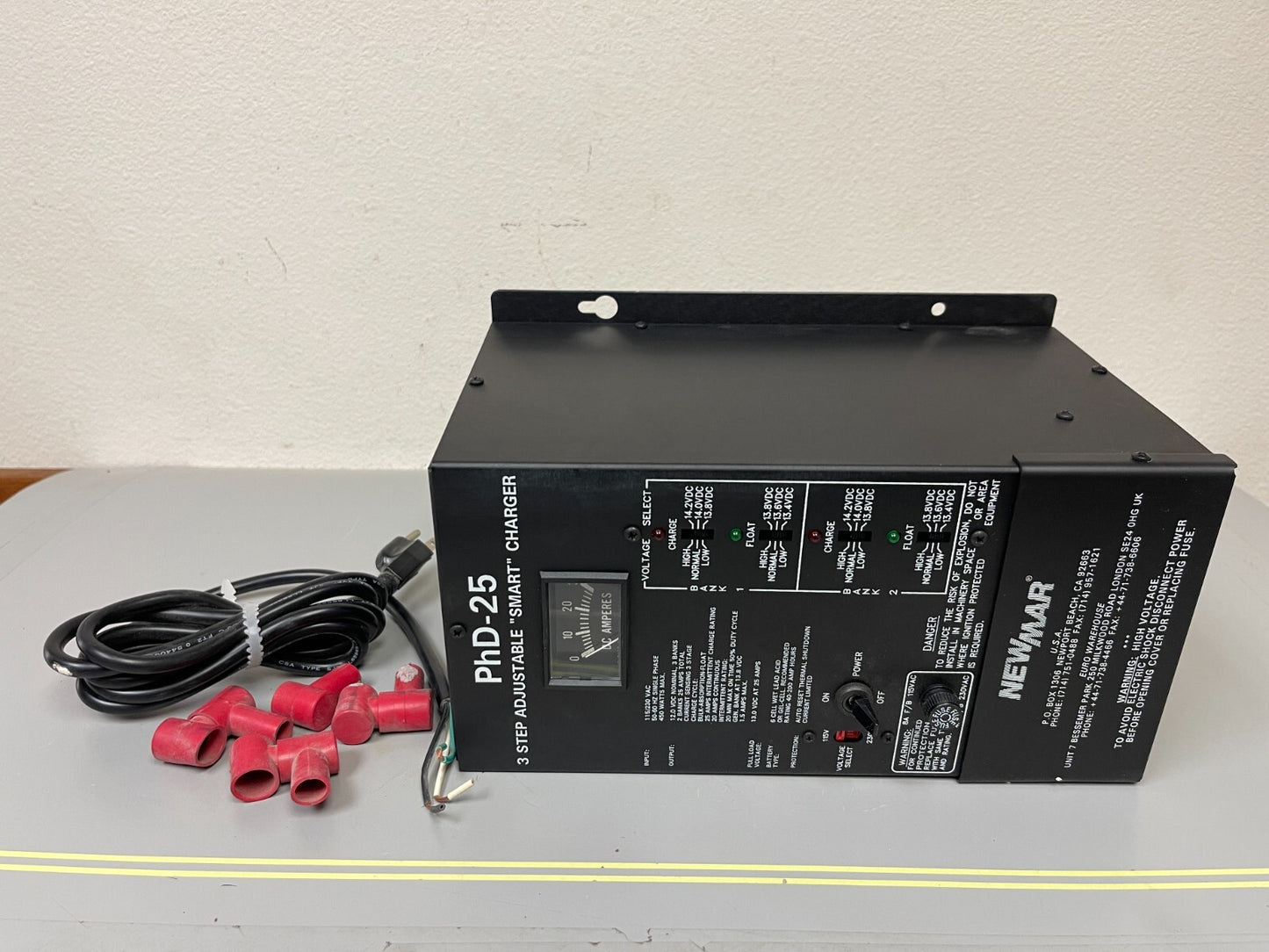*NEW OEM* 0720 Newmar 30 DC Amperes PHD-25 Battery Charger 445-0250-0