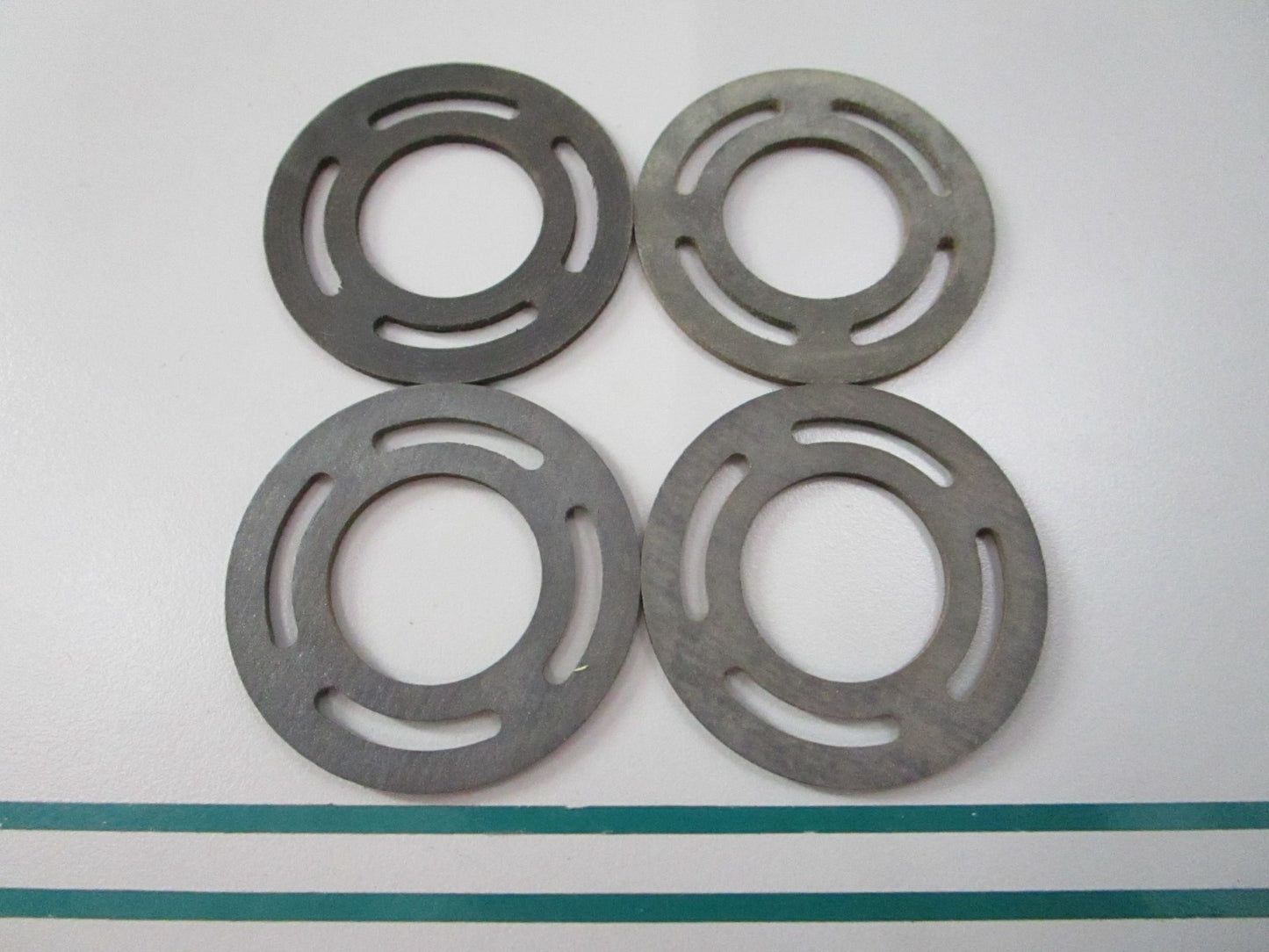 NEW OEM (LOT OF 4) 315723 0315723 OMC Johnson Evinrude Gasket 0810